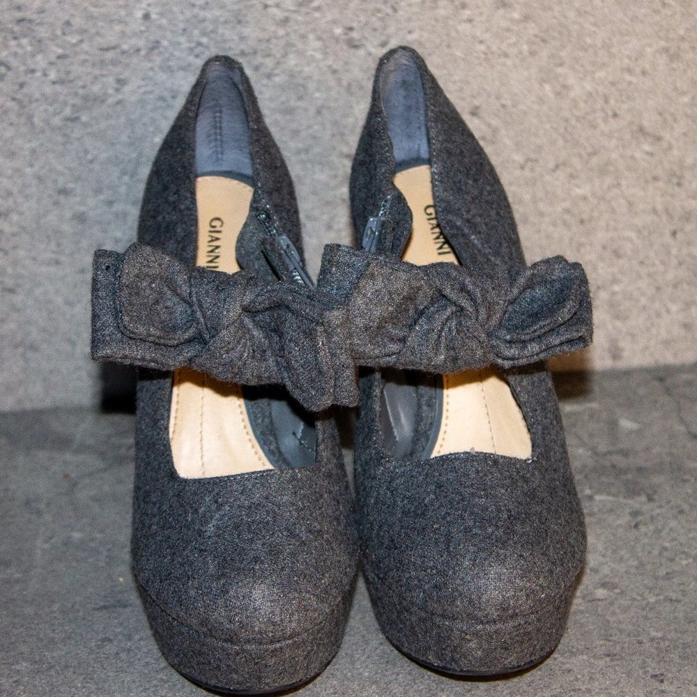 Gianni Bini Gray Bow Mary Jane Heels